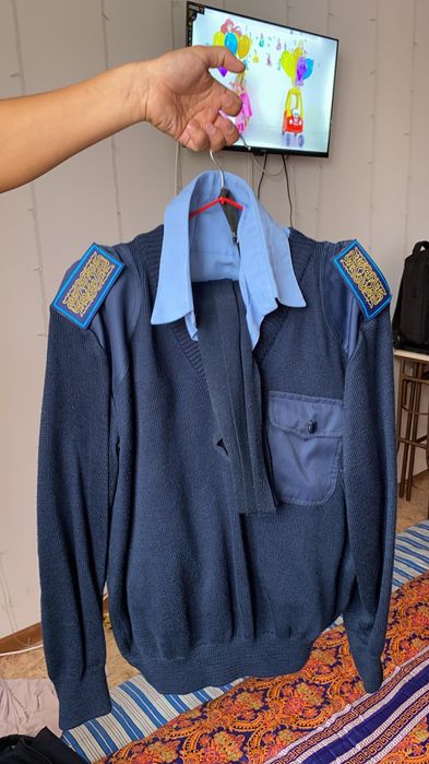 Военный бушлат и свитер