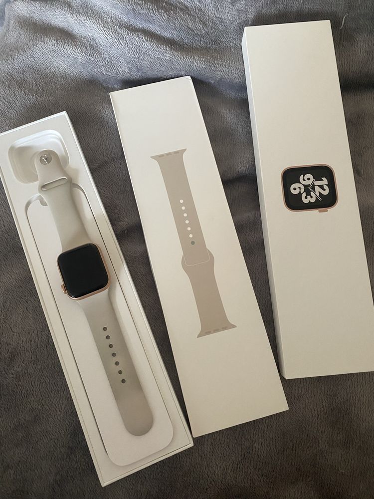 Продам apple watsh SE
