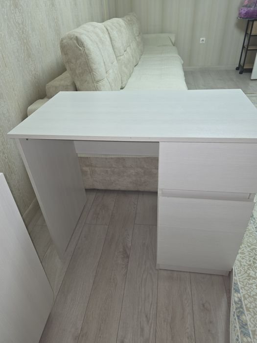 Продам школьную парто стол в хорошем состояние без царапин и сколов