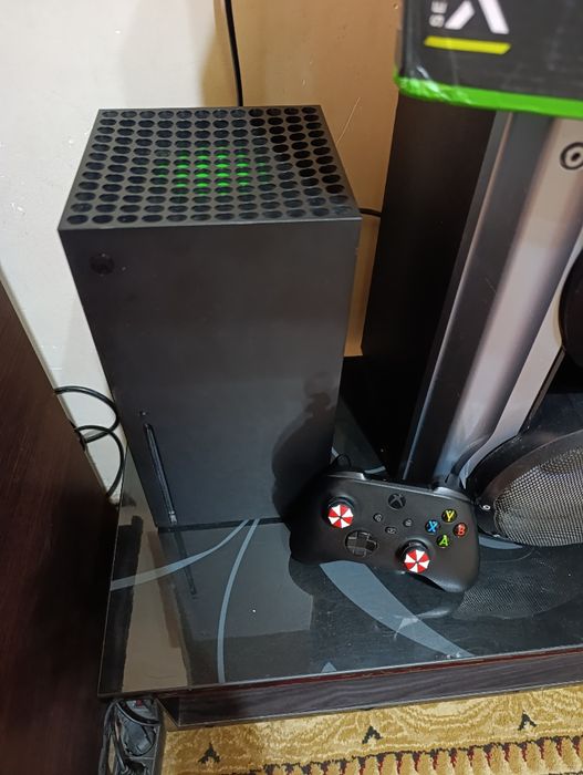 Продам Xbox Series X 1 TR