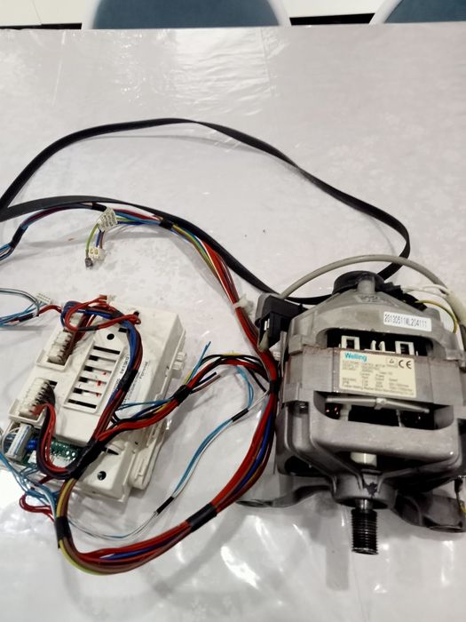 Двигатель от стиралки Indesit