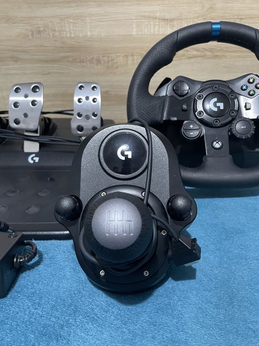 Volan Logitech G923 cu pedale și schimbător