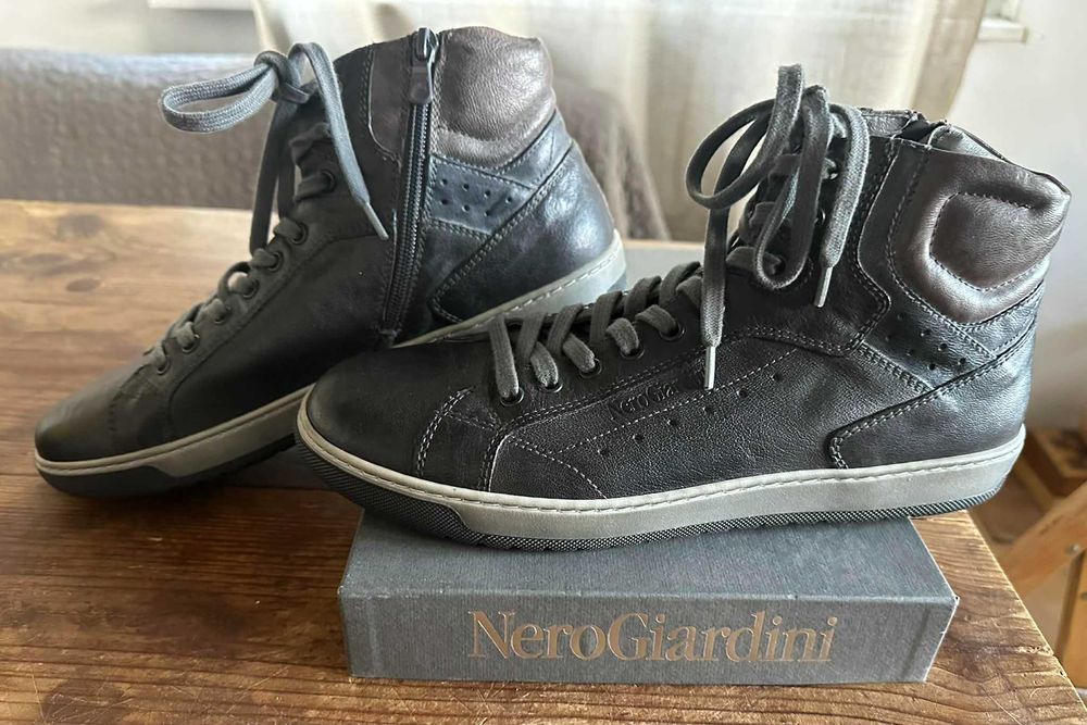 Продавам нови кожени мъжки кецове