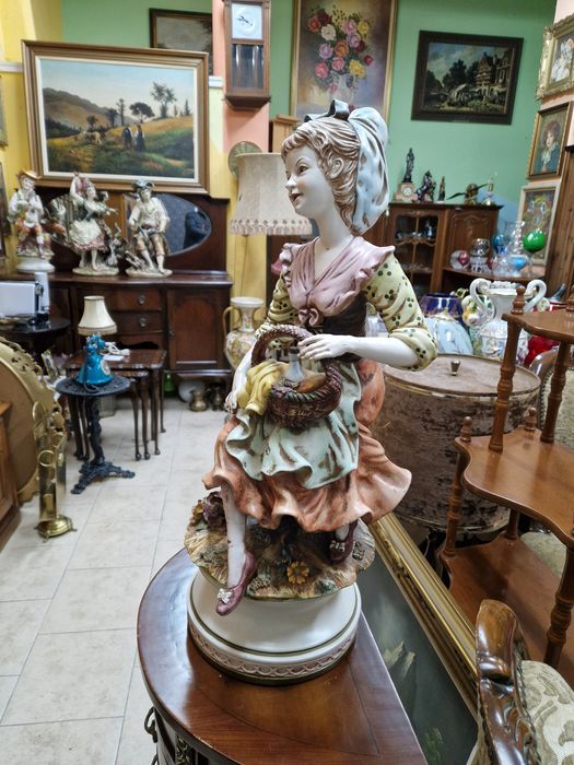 Превъзходна италианска порцеланова фигура статуетка Capodimonte