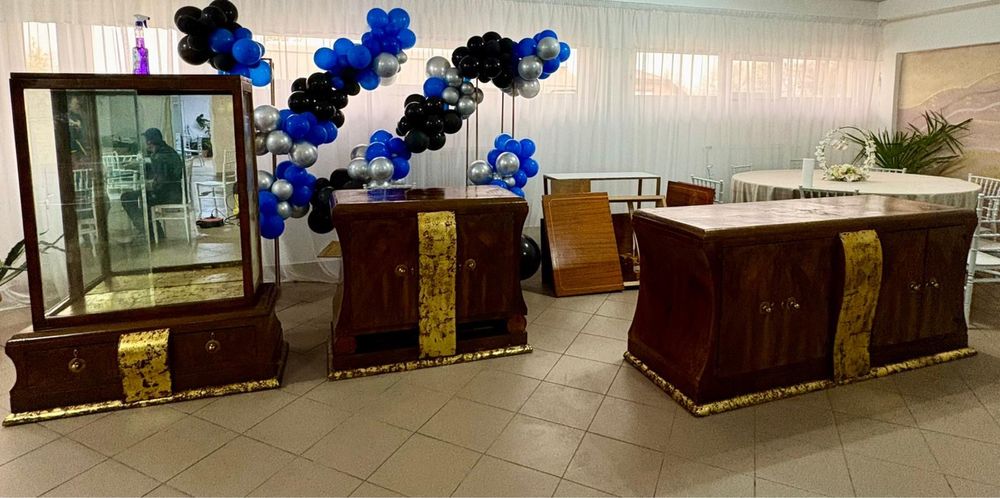 Mobilier interbelic autentic-vitrina expunere si servante