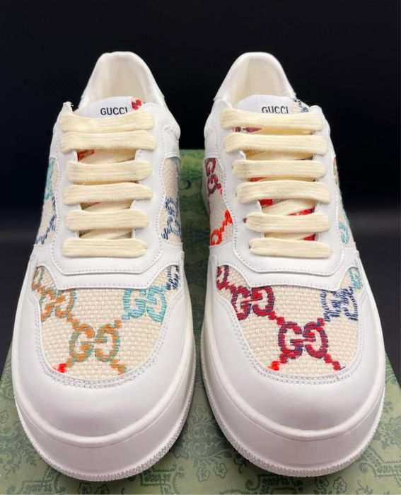 Модел на Gucci изящество в обувка