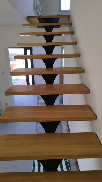 Scări interioare, trepte din lemn masiv