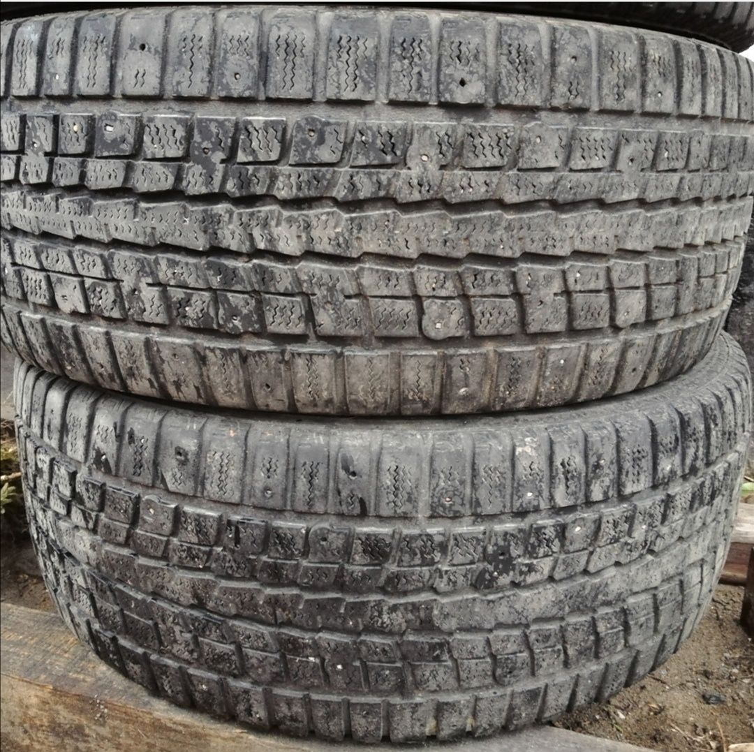 Продам б/у резину Dunlop.