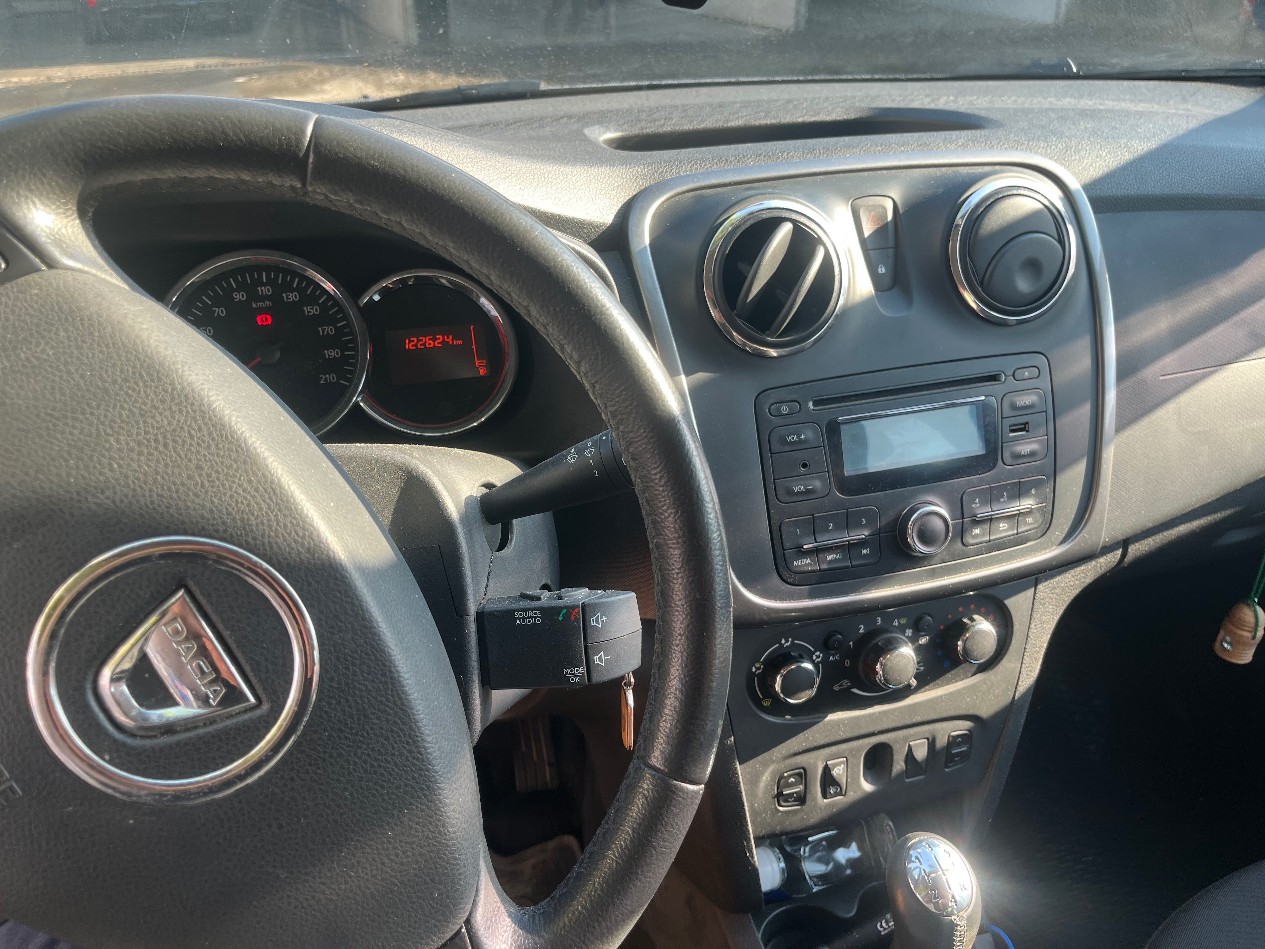 Продавам Дачия Сандеро Stepway