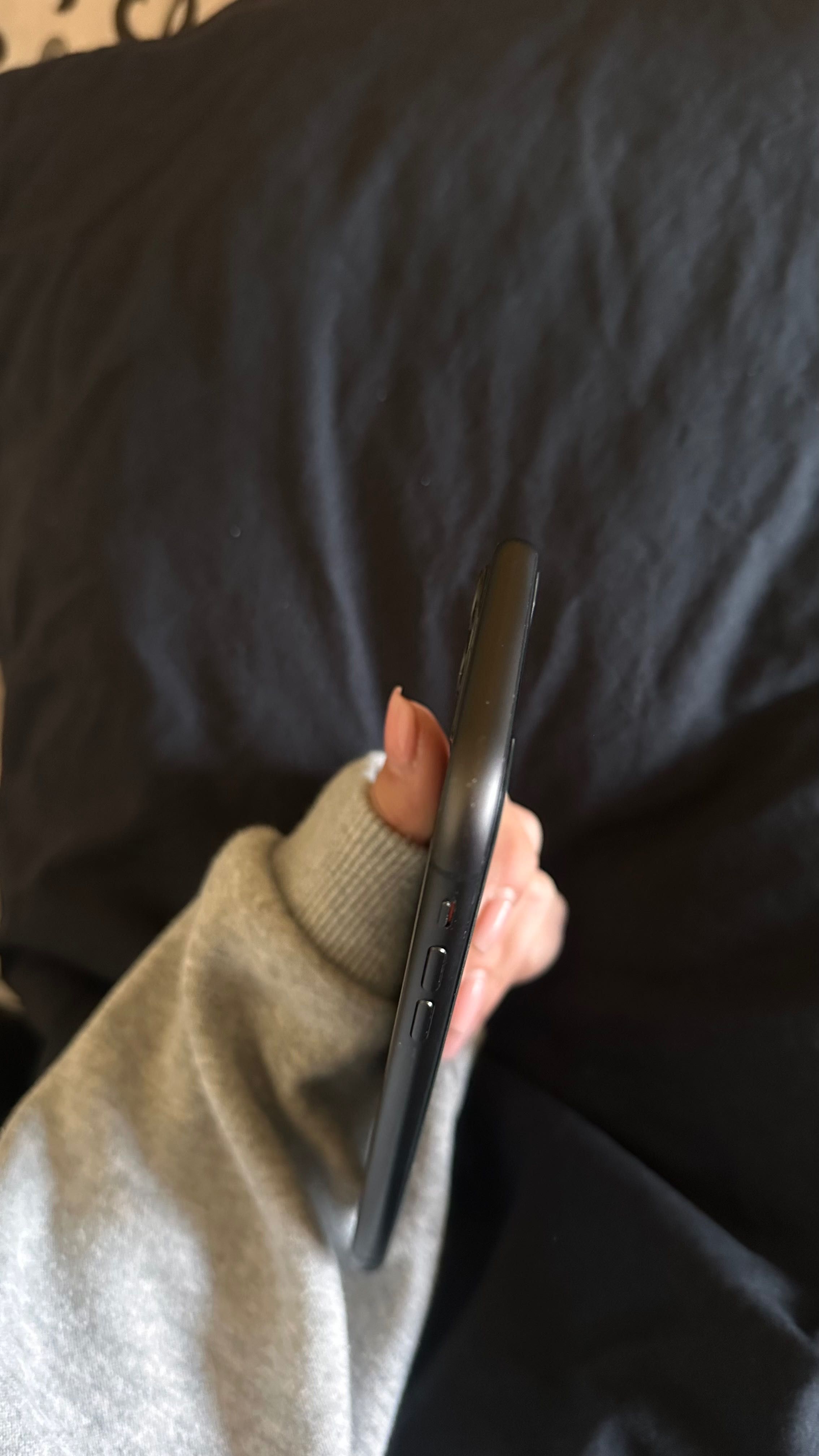 Продавам Iphone 11