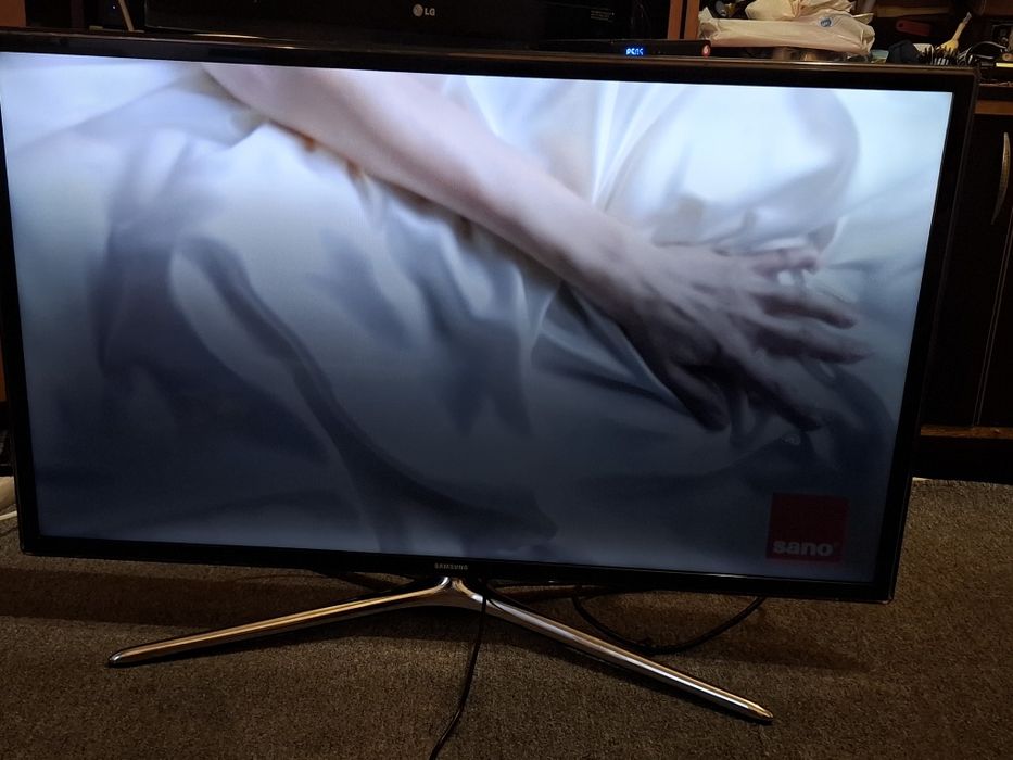 Vând tv cu încărcător cu tot la el