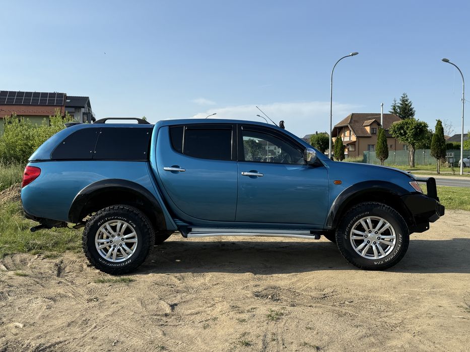 Mitsubishi L200 Warrior gen Toyota Hilux sau Navara Amarok Nissan