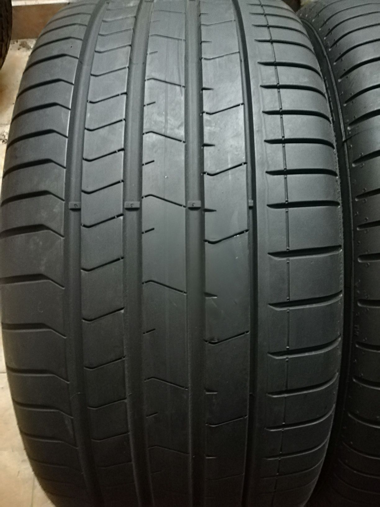 2 anvelope de vara Pirelli 255 35 19 runflat