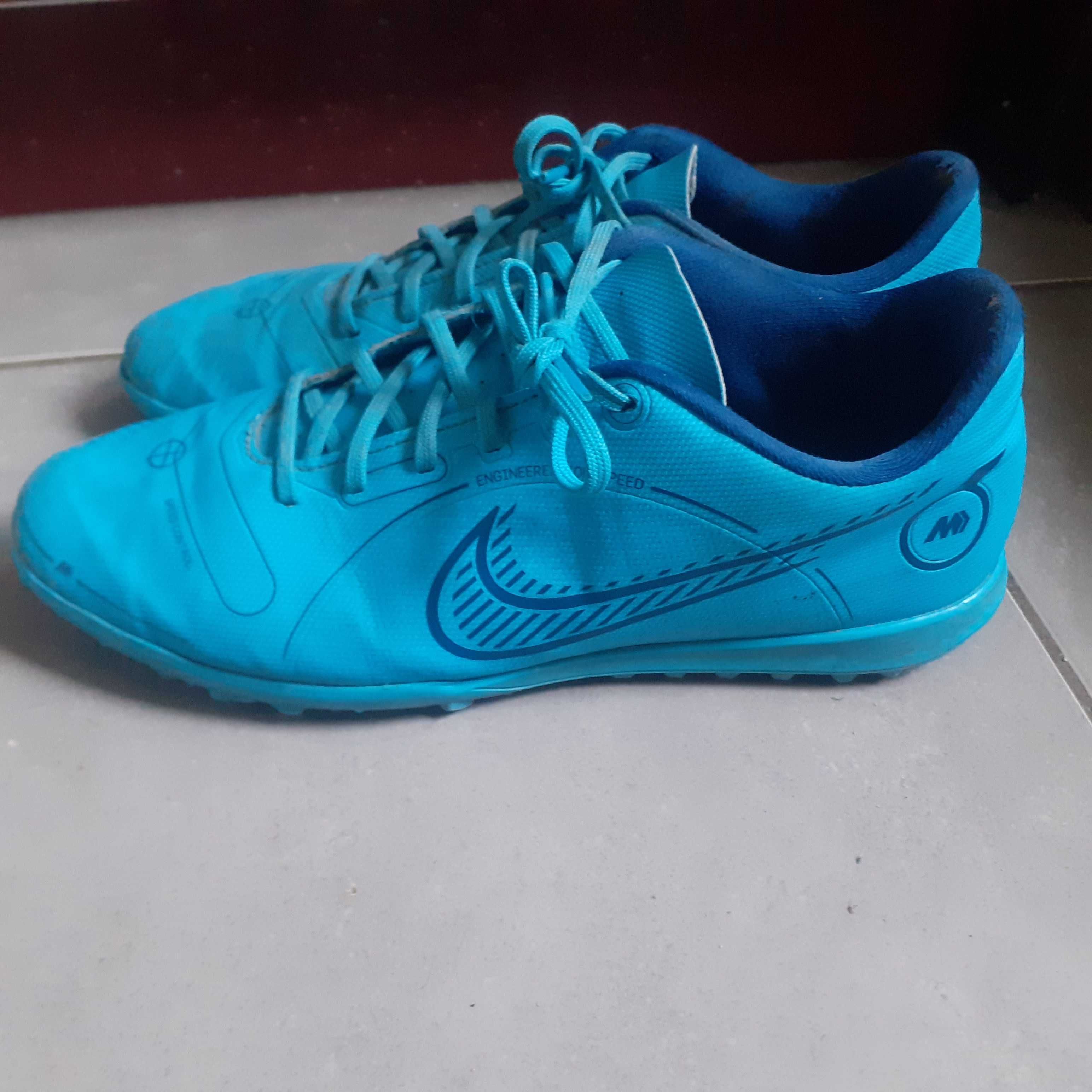 Vand adidasi fotbal Nike originali, marime 39,5 pret 80 lei