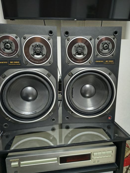 Linie audio Onkyo cu boxe