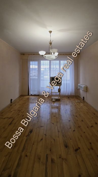 Тристаен панелен апартамент в Горна Оряховица