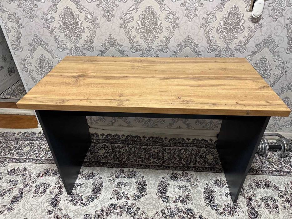 Продается письменный стол