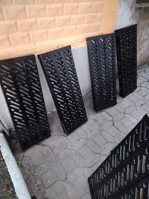 Vând trepte zincate