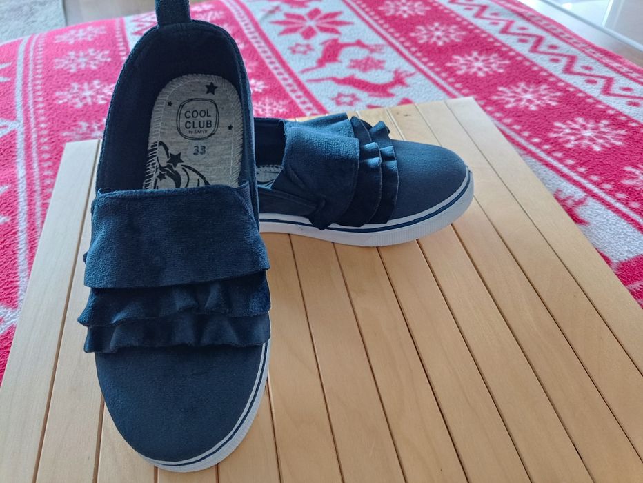 Детски обувки с къдрички