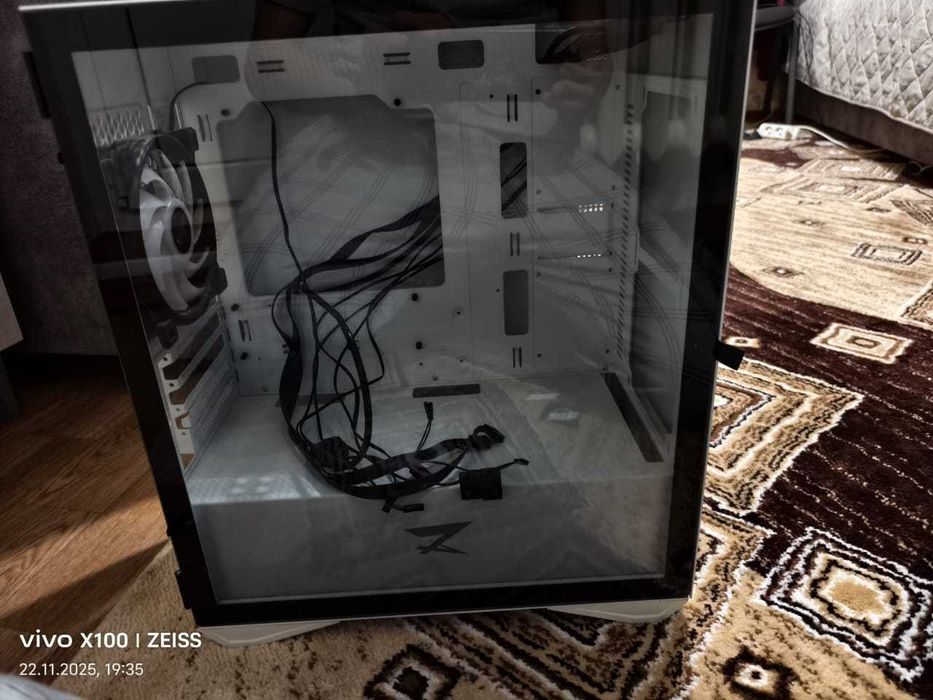 Продам белый корпус для пк. Корпус zet rare h1