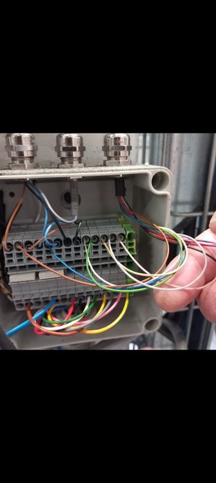 Electrician-Instalații electrice profesionale și reparații urgente
