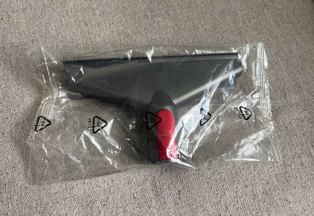 Perie Dyson pentru curatare tapiterii eliberare rapida noua sigilata