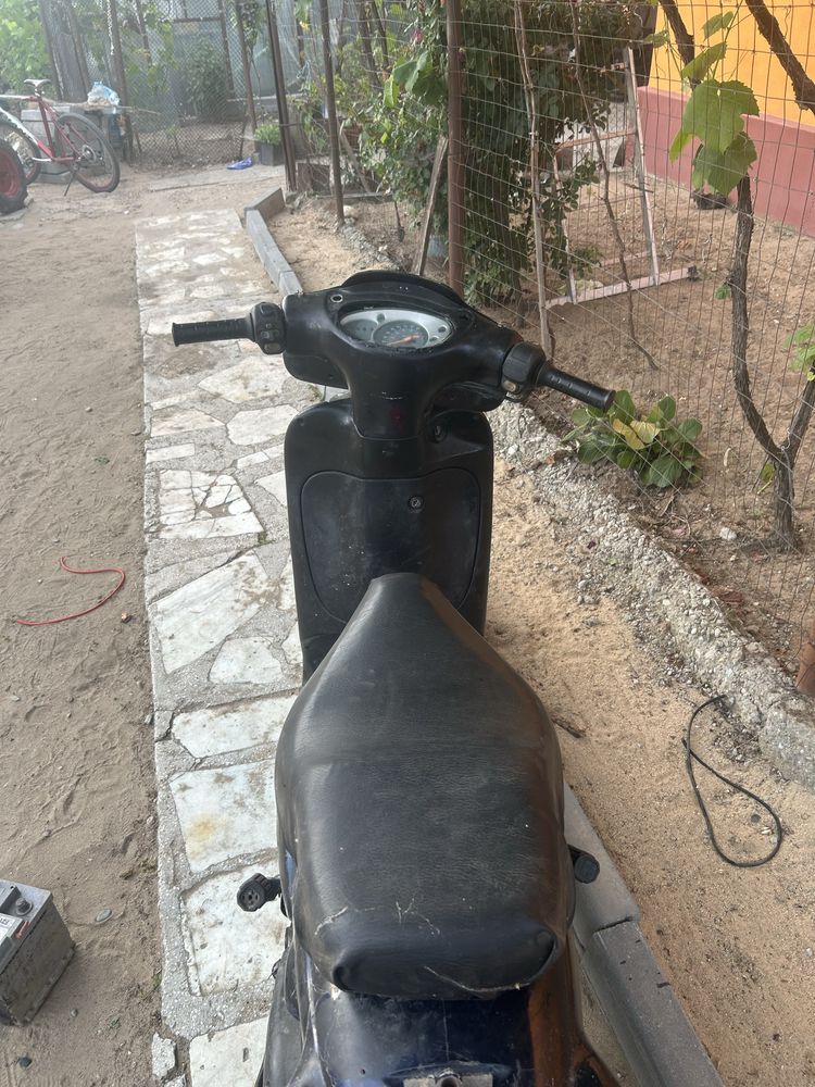 Vând scuter aprilia