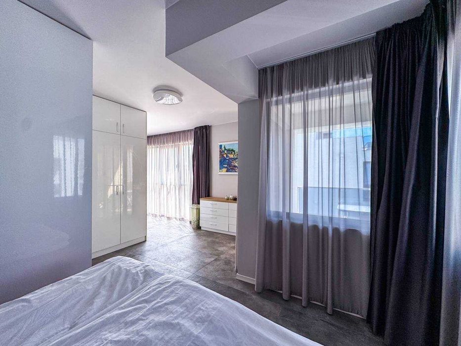 Триетажна модерна къща с двор в Сарафово, Бургас