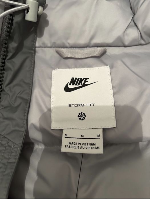 Geaca de iarnă Nike storm fit,ca nouă,mărimea M