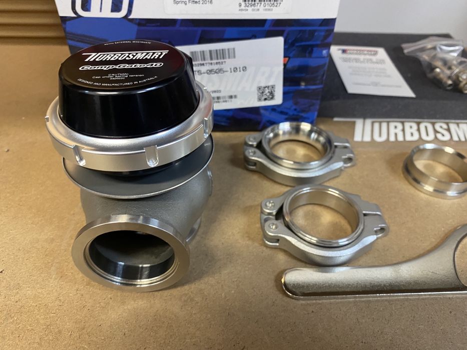 Оригинален Turbosmart WasteGate 40mm 1.0 Bar Comp-Gate Black V-Band