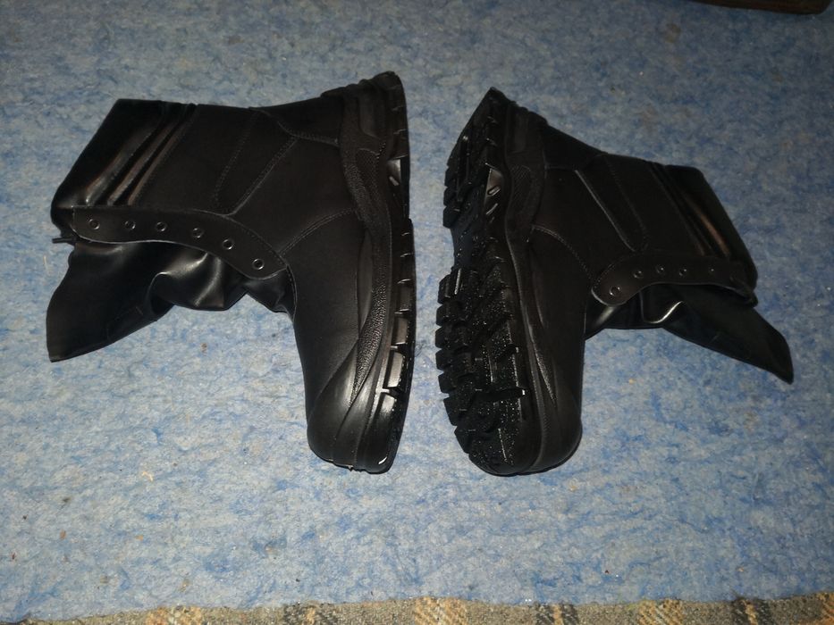 Vând  ghete și pantofi  din piele.