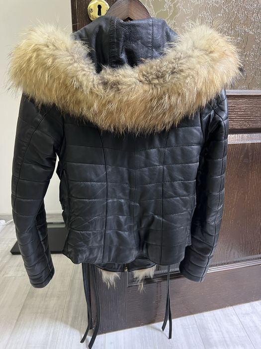 Дамско кожено яке с естествен косъм