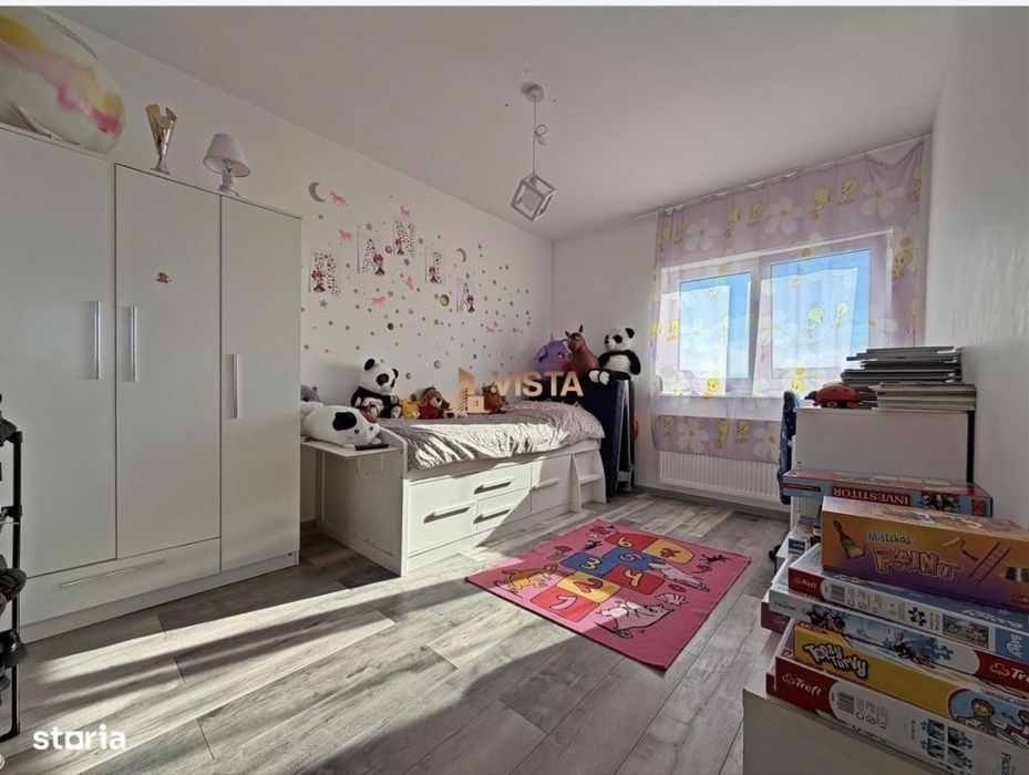 Casa individuala de vanzare ,4 cam ,900 mp teren . Izvor