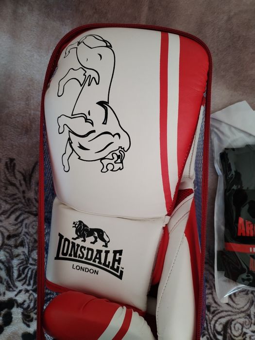 Боксови + вътрешни ръкавици Lonsdale 16Oz