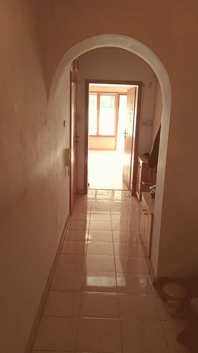 Тристаен апартамент за продажба до алеята на парк „Бачиново“.
