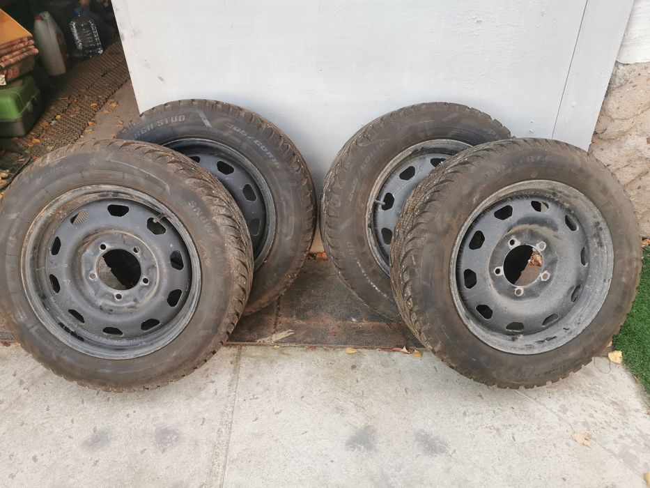 Продам комплект штампованных дисков R16