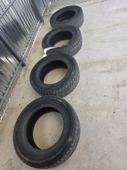 Шиный зимние продам цена за 4 штуки