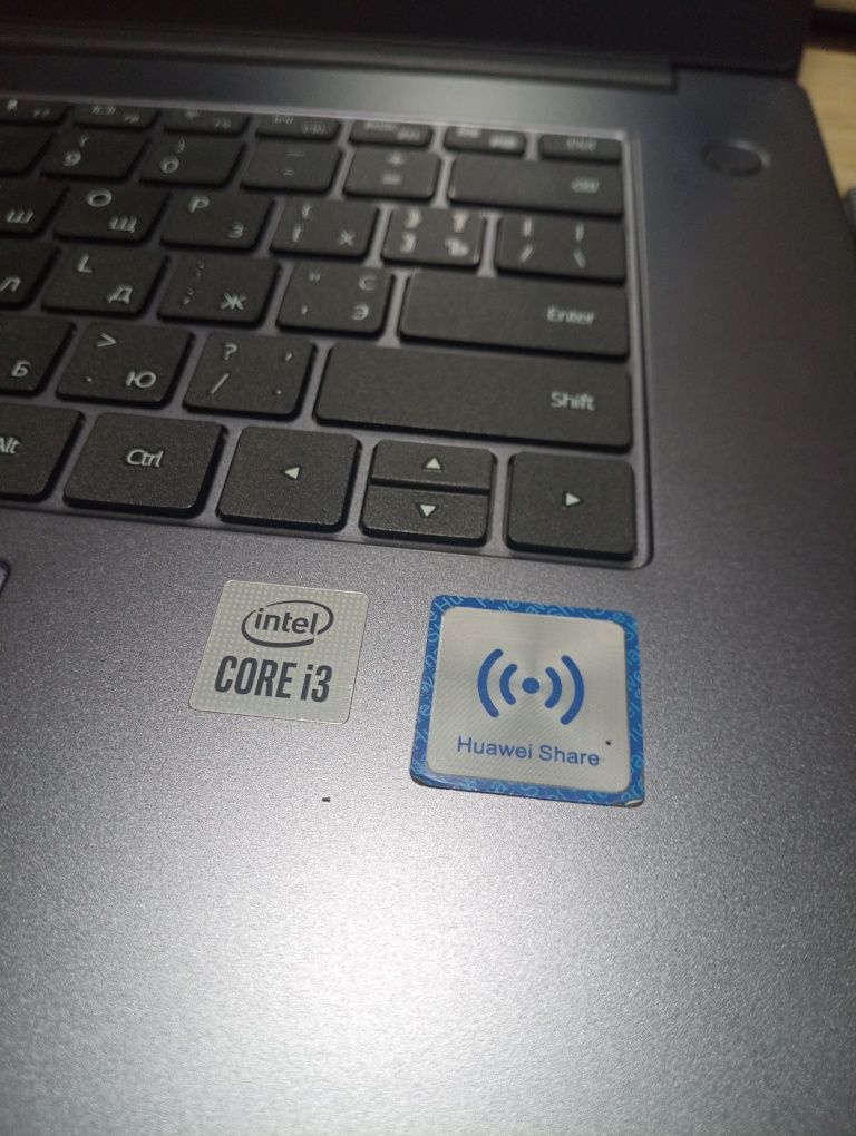 Noutbuk Huawei sotiladi srochni