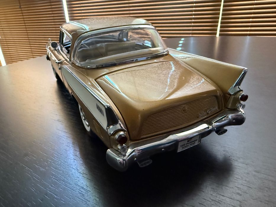 Macheta 1/18 Studebaker Golden Hawk Editie Speciala (fara cutie)