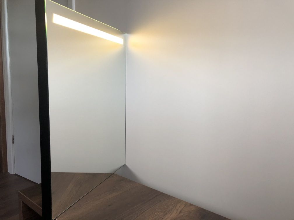 Огледала за баня с LED осветление IP44