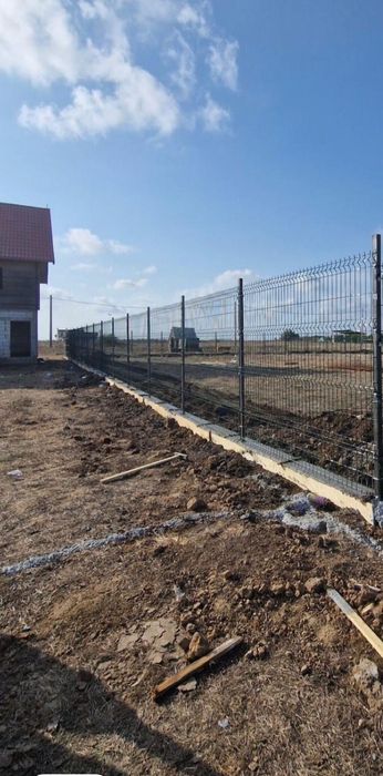 Construim garduri si porti din sipca metalica, panouri stil jaluzele,