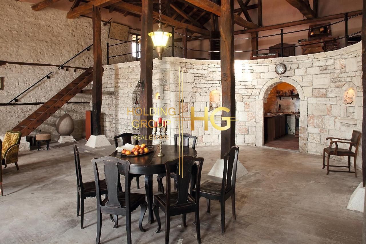 Продава се Къща в Каварна - 570 кв.м за 2104 €/кв.м - Снимка #4