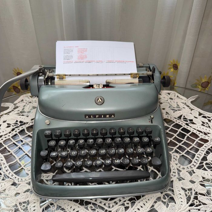 masina de scris Alpina cu scris RAR si FUNCTIONALA