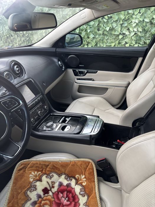 Vand Jaguar XJ 2014