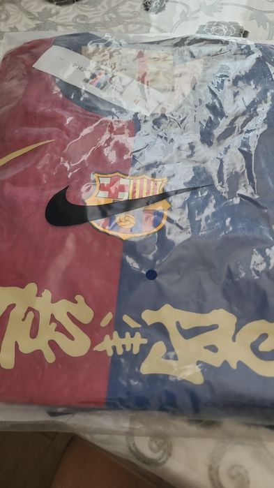 Tricou Barcelona × Travis Scott