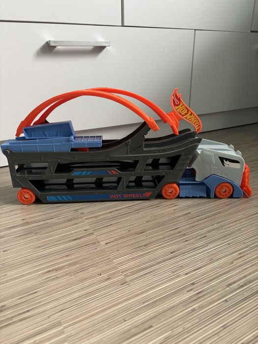 Camion transportator Hot wheels