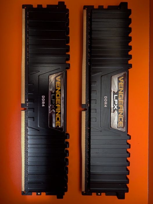 32GB (2x16GB) DDR4 RAM памет: Corsair Vengeance LPX, DDR4-3200 CL16