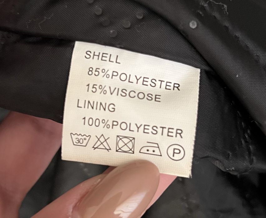 Черно палто с качулка и пух