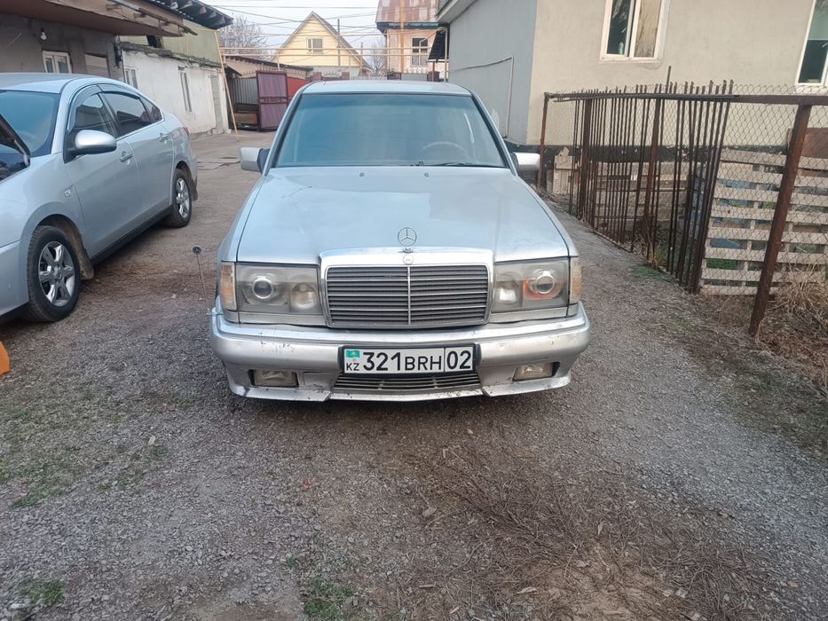 Срочно продам Mercedes-Benz E 220, 1988 года