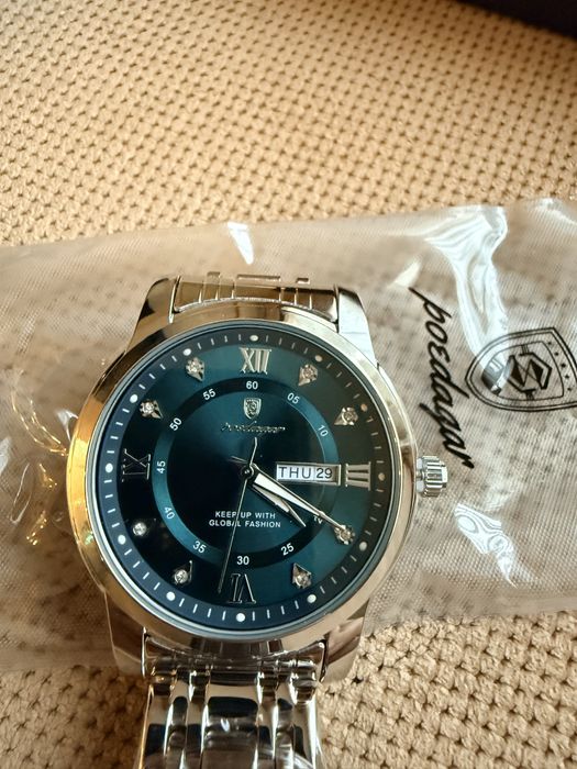 Продавам чисто нов мъжки часовник